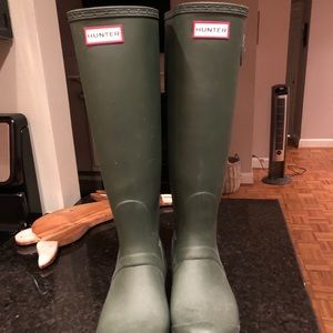 Green Hunter boots women’s size 10 men’s size 9